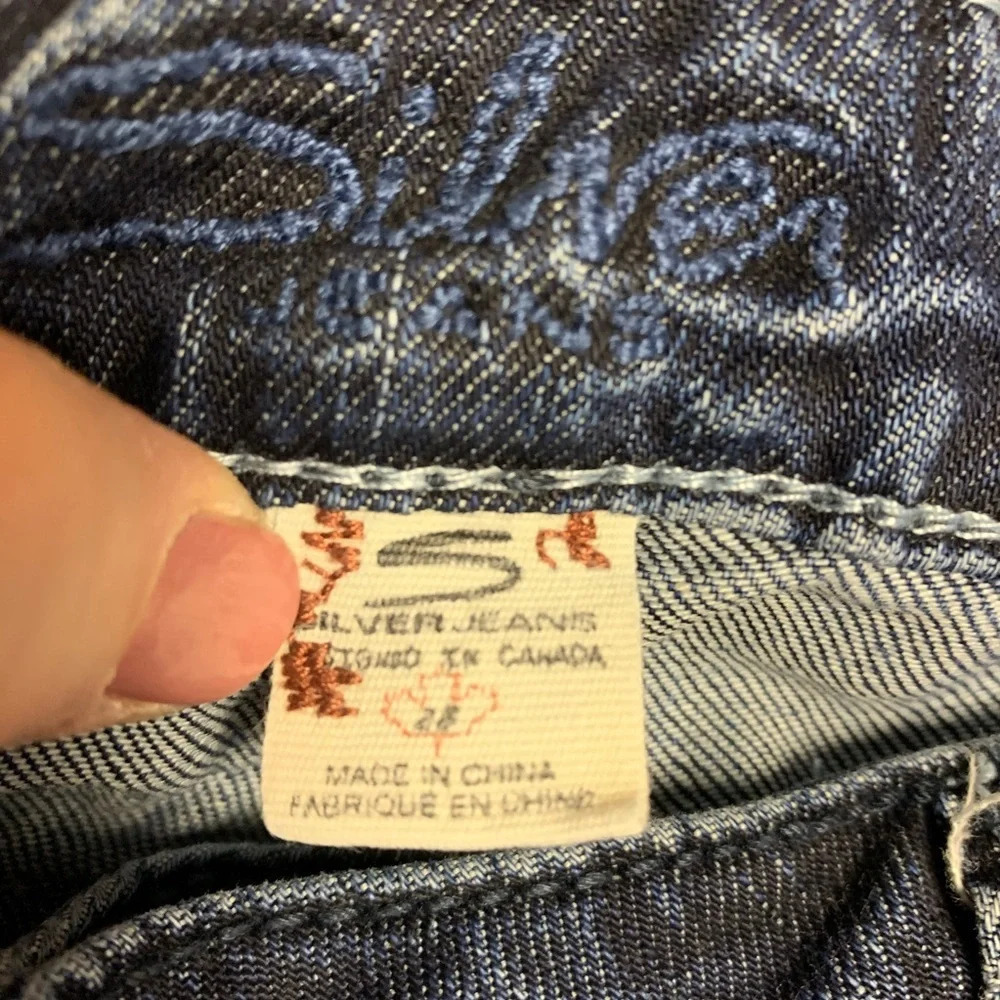 Silver jeans Tuesday style 28/31 dark wash minimal
Distressing wide leg - Picture 2 of 9